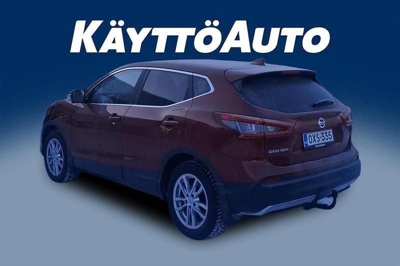 Käytetty Nissan Qashqai N-Connecta 160 HP (117 kW) 2018 Metallinpunainen Katumaasturi