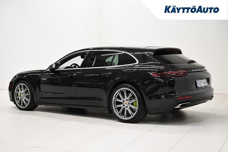 Käytetty Porsche Panamera 4 Sport Turismo 449 HP (330 kW) 2019 Mus Sedan
