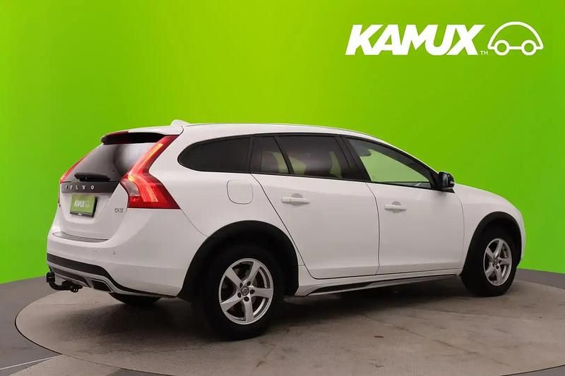 Käytetty Volvo V60 CC Momentum 204 HP (150 kW) 2015 Valkoinen Farmari