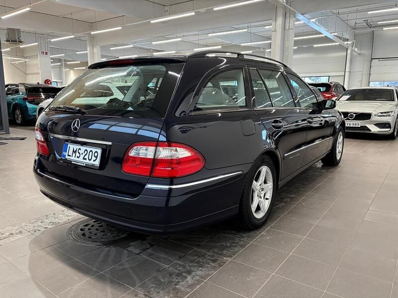 Käytetty Mercedes E200 Business 163 HP (119 kW) 2005 Sininen Farmari