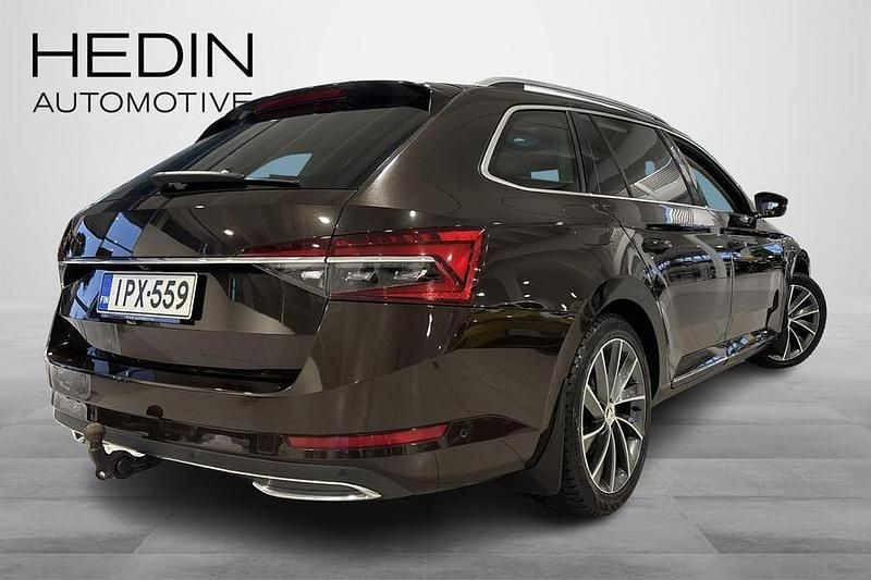 Käytetty Skoda Superb LAURIN & KLEMENT 156 HP (114 kW) 2021 Ruskea Farmari