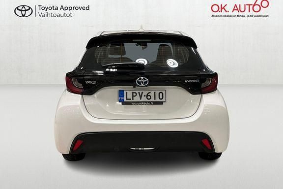 Käytetty Toyota Yaris Active 91 HP (66 kW) 2021 Valkoinen Viistoperä