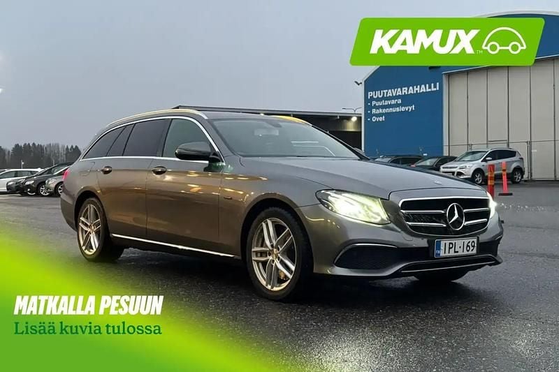Hopea / harmaa Käytetty 2019 Mercedes E300 Business Sedan | 15 900 € (Hieman kallis) - Kuva 1/4