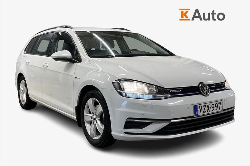 Käytetty VW Golf VII Comfortline 131 HP (96 kW) 2018 Valkoinen Farmari