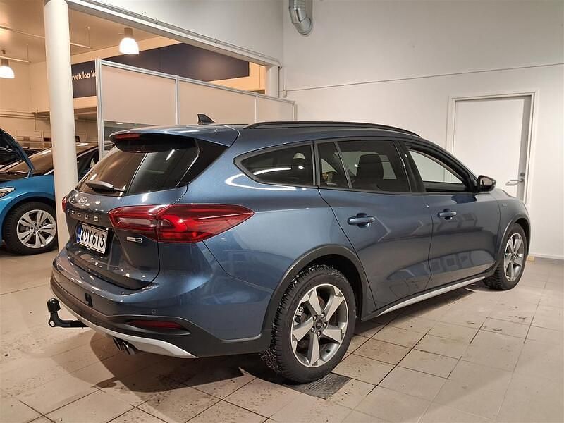 Käytetty Ford Focus Active 126 HP (92 kW) 2022 Sininen Farmari