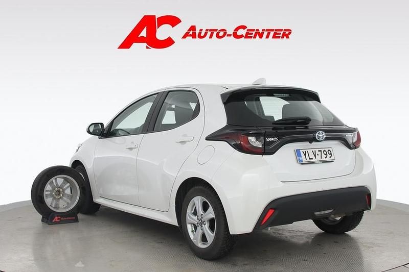 Käytetty Toyota Yaris Hybrid Active 116 HP (85 kW) 2022 Viistoperä