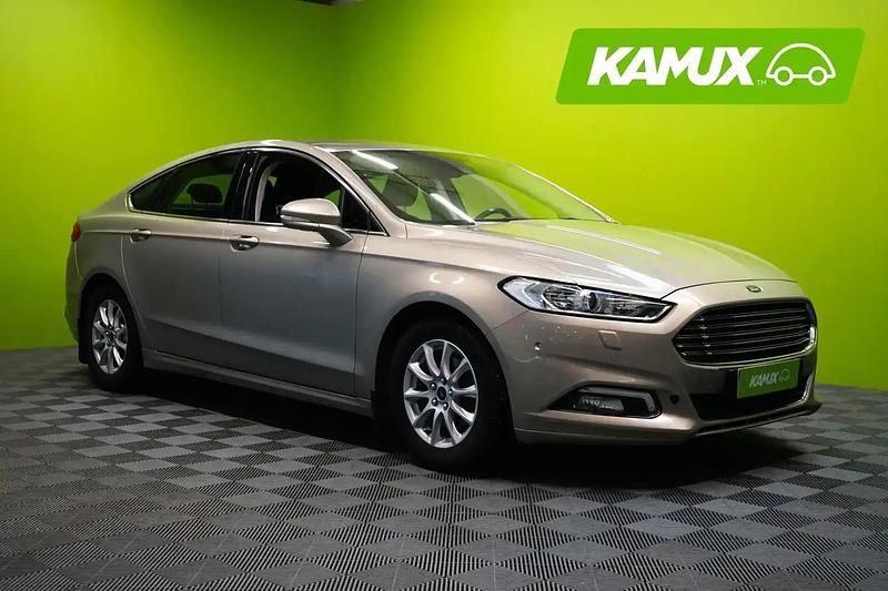 Käytetty Ford Mondeo Titanium 160 HP (117 kW) 2016 Hopea / harmaa Sedan