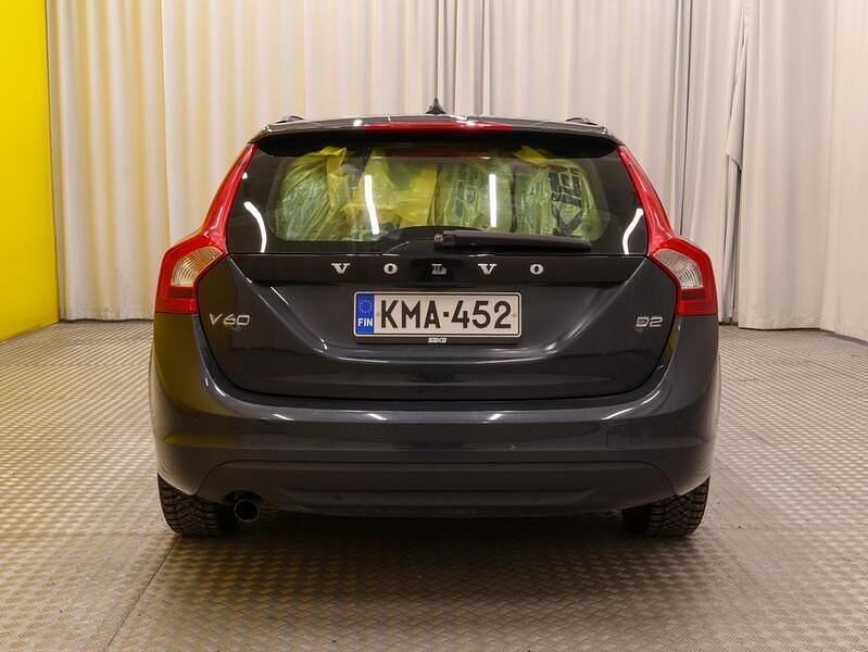 Käytetty Volvo V60 Momentum 114 HP (83 kW) 2012 Farmari