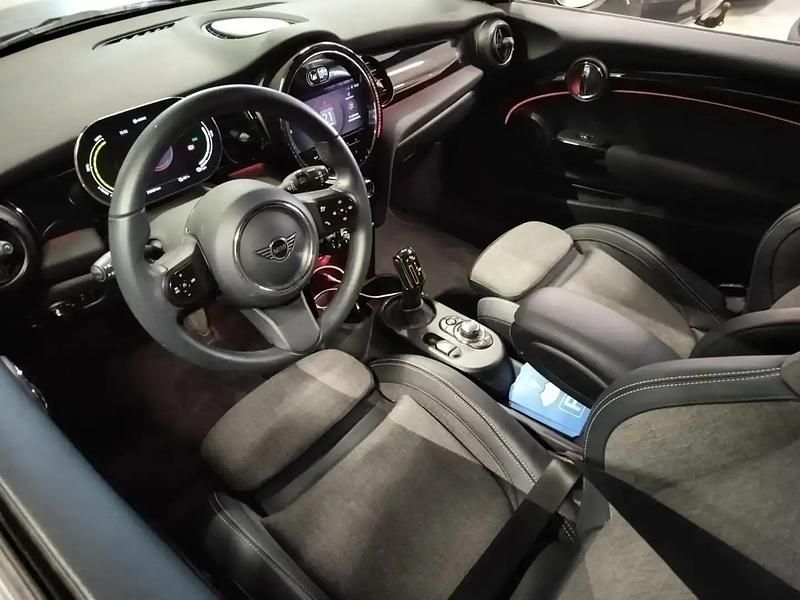 Käytetty Mini Cooper SE Essential 135 kW (184 HP) 2023 Musta Viistoperä