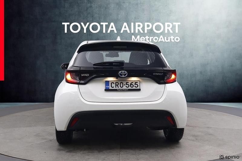 Käytetty Toyota Yaris Hybrid Active 116 HP (85 kW) 2023 Valkoinen Viistoperä