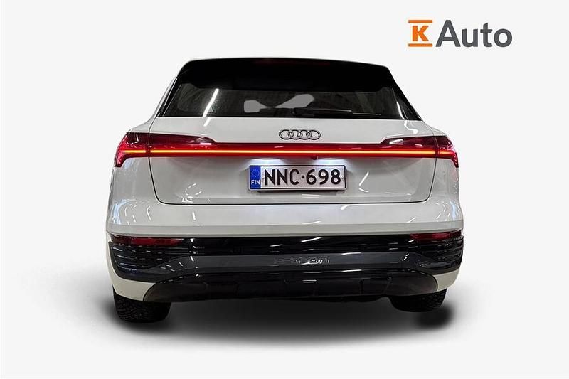 Käytetty Audi Q8 e-tron 300 kW (408 HP) 2023 Valkoinen Katumaasturi