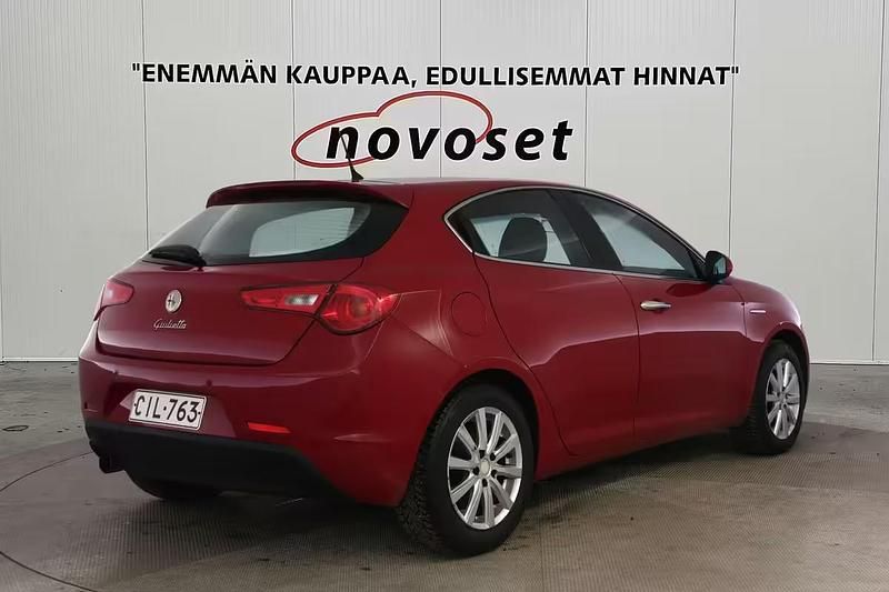 Käytetty Alfa Romeo Giulietta 170 HP (125 kW) 2011 Punainen Viistoperä
