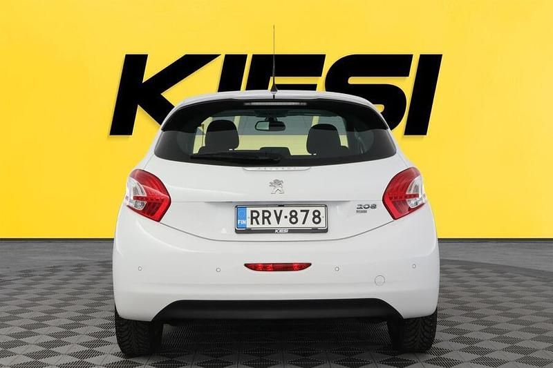 Käytetty Peugeot 208 Style 82 HP (60 kW) 2014 Viistoperä