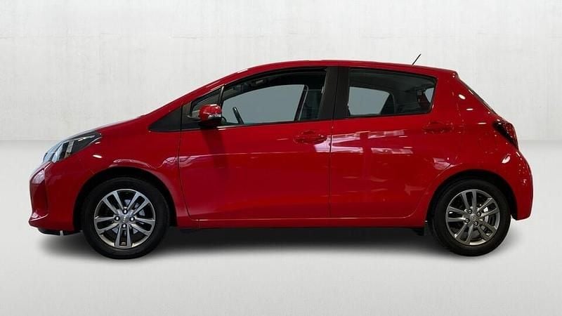 Käytetty Toyota Yaris Active 99 HP (72 kW) 2015 Punainen Viistoperä