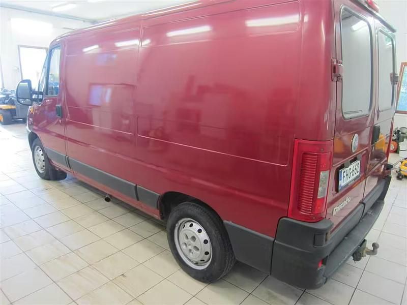Käytetty Fiat Ducato 114 HP (83 kW) 2006 Punainen Van
