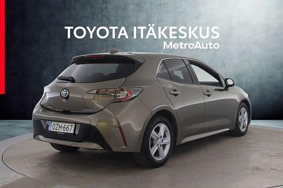 Käytetty Toyota Corolla Active 121 HP (88 kW) 2022 Met. ruskea (beige) Viistoperä