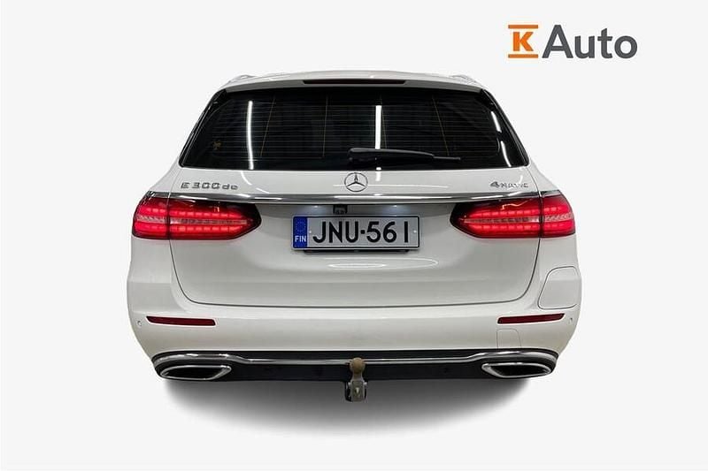 Käytetty Mercedes E300 Avantgarde 194 HP (142 kW) 2021 Valkoinen Farmari