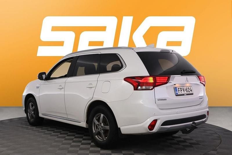 Käytetty Mitsubishi Outlander P-HEV Instyle 224 HP (164 kW) 2019 Katumaasturi