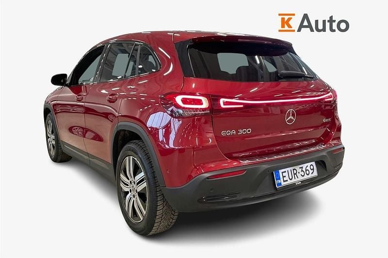 Käytetty Mercedes EQA300 Business 167 kW (228 HP) 2022 Punainen Katumaasturi