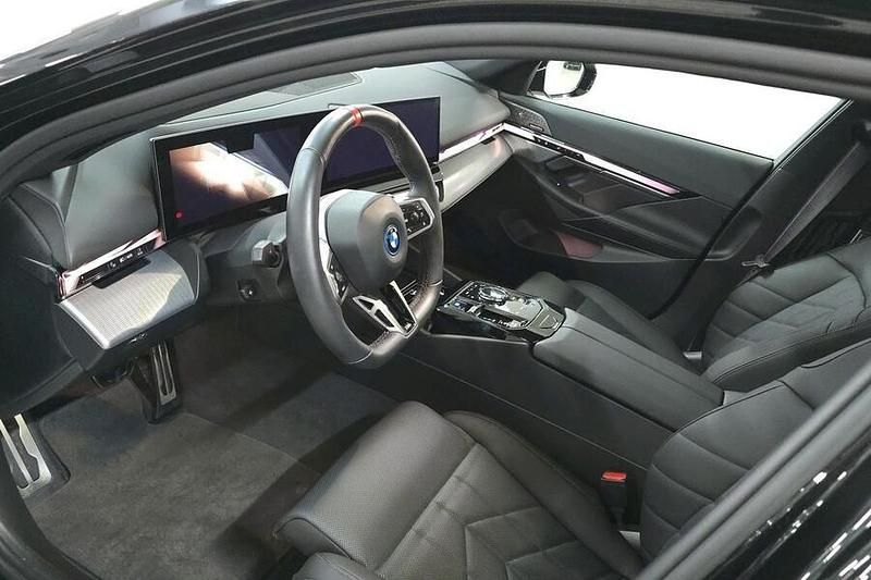 Käytetty BMW i5 Comfort Edition 442 kW (601 HP) 2025 Musta Sedan