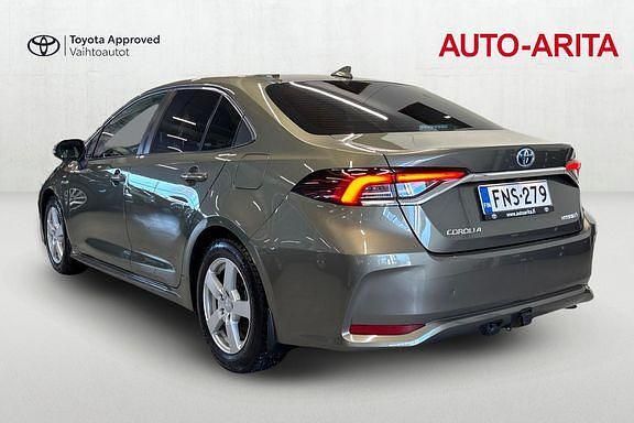 Käytetty Toyota Corolla Active 121 HP (88 kW) 2019 Ruskea (beige) Sedan
