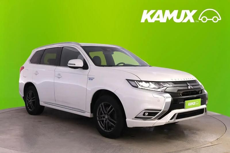 Käytetty Mitsubishi Outlander P-HEV Instyle 184 HP (135 kW) 2019 Valkoinen Sedan