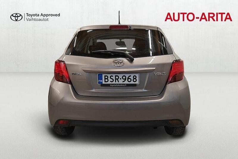 Käytetty Toyota Yaris Life 99 HP (72 kW) 2015 Ruskea Viistoperä