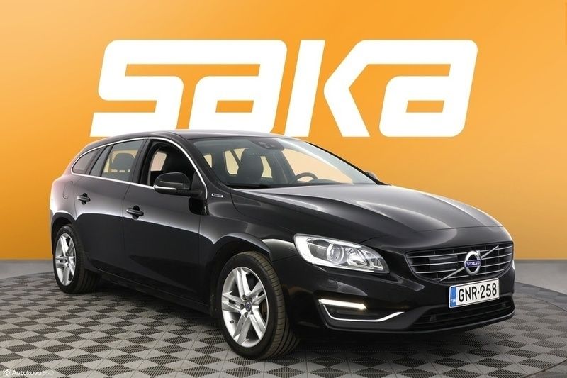 Musta Käytetty 2018 Volvo V60 Summum Farmari | 15 280 € (Supertarjous) - Kuva 1/3