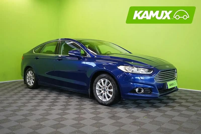 Käytetty Ford Mondeo Titanium 160 HP (117 kW) 2016 Sininen Viistoperä