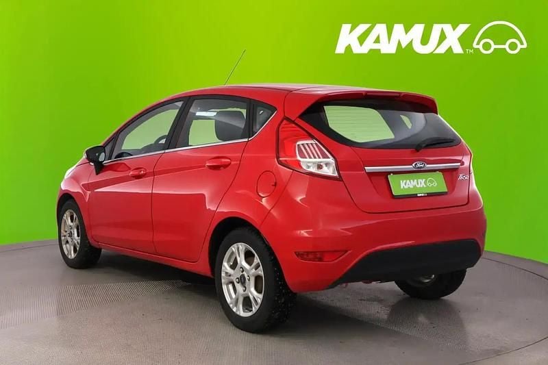 Käytetty Ford Fiesta Titanium 80 HP (58 kW) 2017 Punainen Sedan