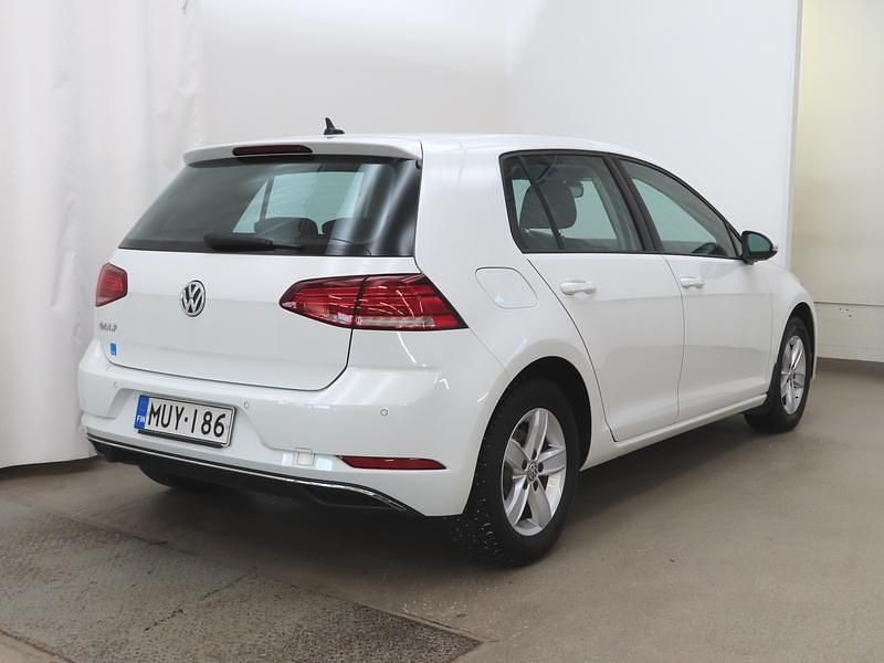 Käytetty VW Golf VII Comfortline 150 HP (110 kW) 2020 Valkoinen Viistoperä