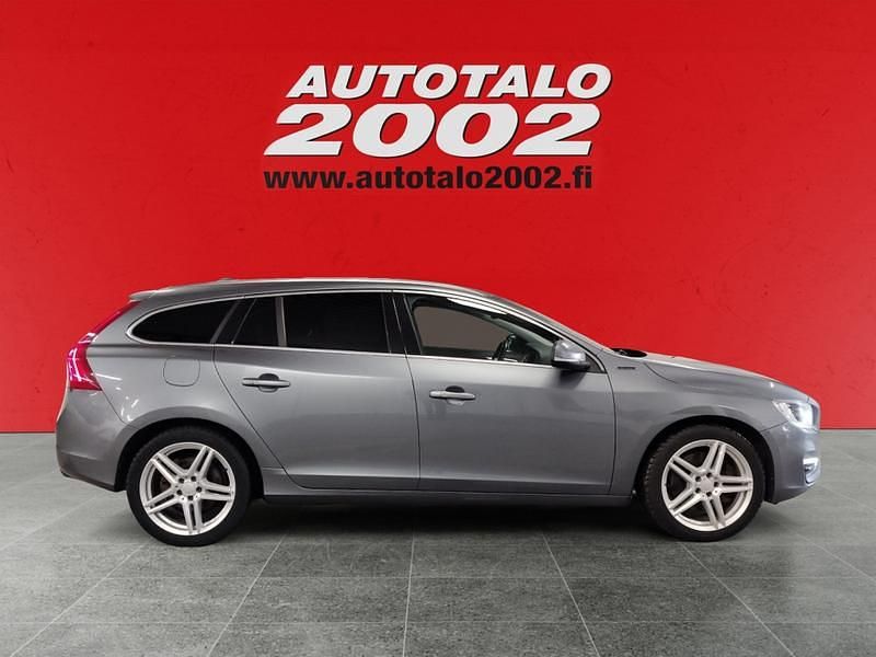 Käytetty Volvo V60 Standard 163 HP (119 kW) 2018 Harmaa Farmari
