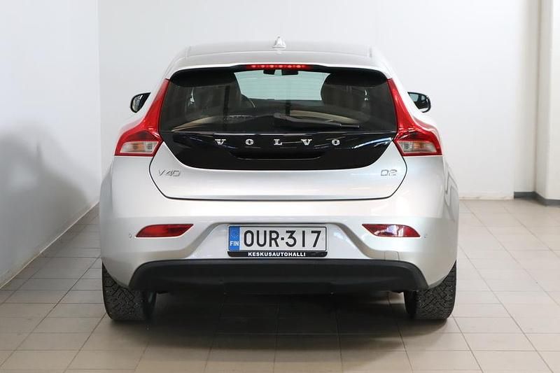 Käytetty Volvo V40 Business Edition 114 HP (83 kW) 2015 Valkoinen Viistoperä