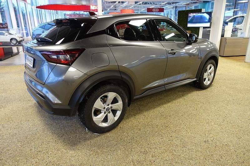 Käytetty Nissan Juke N-Connecta 114 HP (83 kW) 2025 Musta Katumaasturi