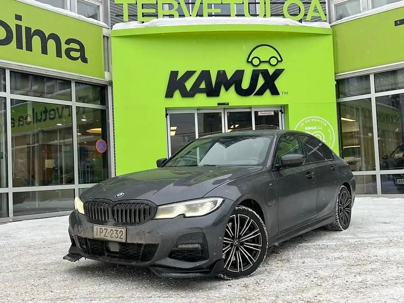 Käytetty BMW 330e M Sport 397 HP (291 kW) 2020 Hopea / harmaa Sedan