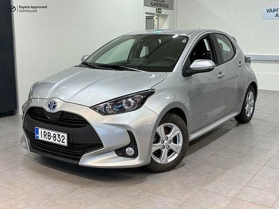Met. hopea Käytetty 2023 Toyota Yaris Active Viistoperä | 20 590 € (Perustarjous) - Kuva 1/4