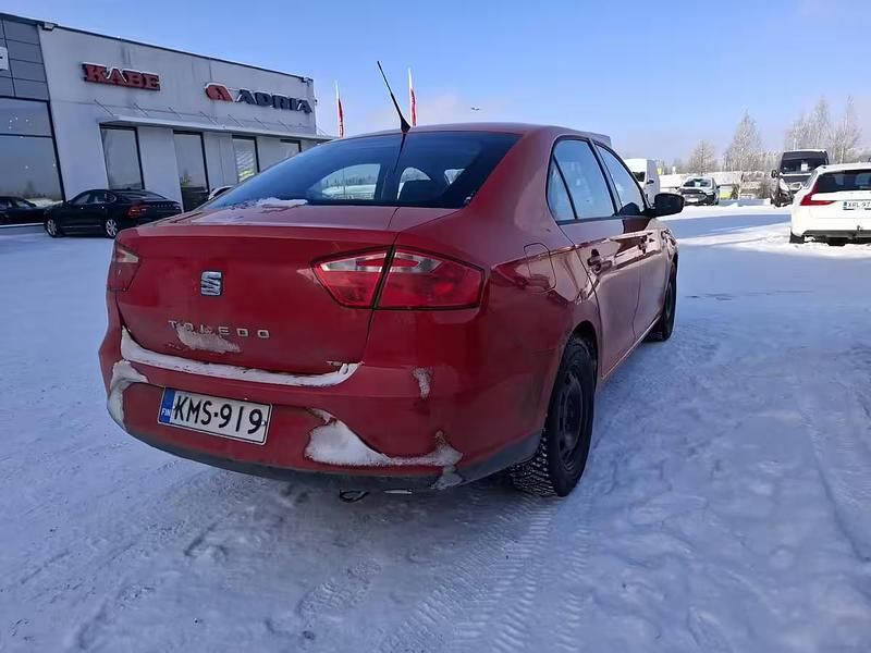 Käytetty Seat Toledo Reference 86 HP (63 kW) 2014 Punainen Viistoperä