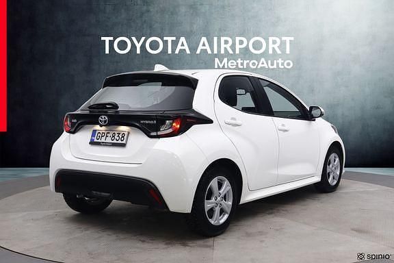 Käytetty Toyota Yaris Active 114 HP (83 kW) 2022 Valkoinen Viistoperä