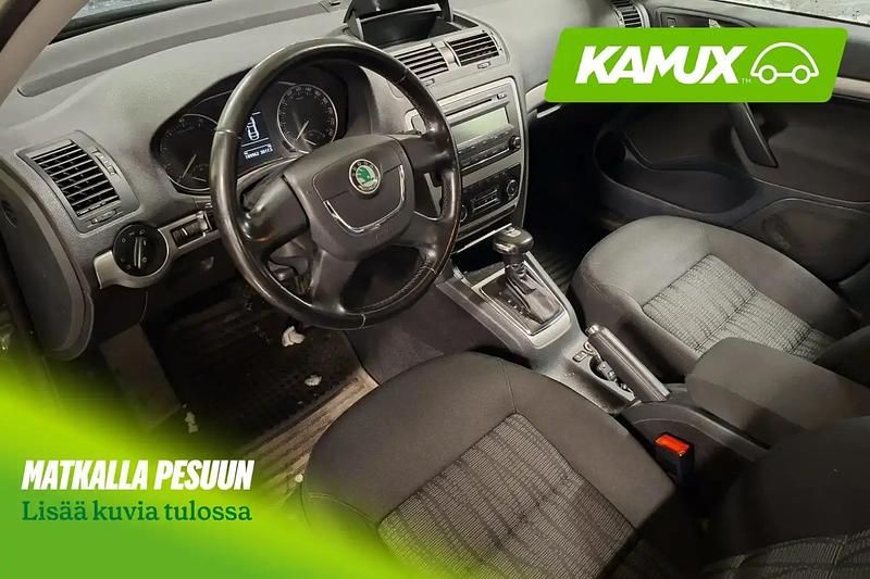 Käytetty Skoda Octavia Elegance 122 HP (89 kW) 2010 Musta Sedan