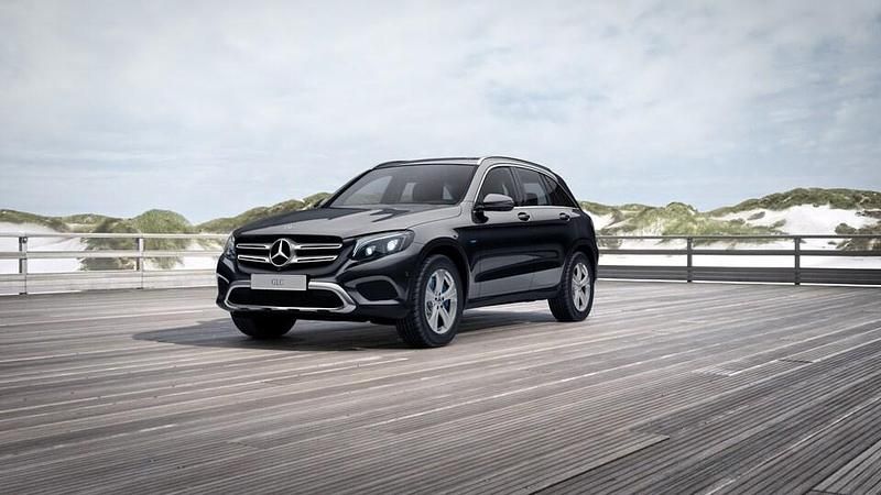 Musta Käytetty 2017 Mercedes GLC350 Business Katumaasturi | 23 900 € (Perustarjous) - Kuva 1/4
