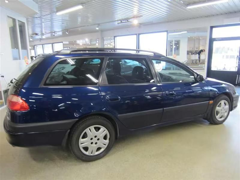 Käytetty Toyota Avensis Sol 110 HP (80 kW) 2002 Sininen Farmari