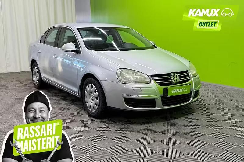 Käytetty VW Jetta Trendline 102 HP (75 kW) 2005 Hopea / harmaa Sedan