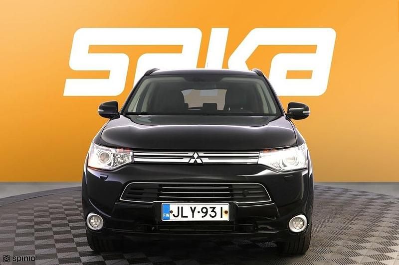 Käytetty Mitsubishi Outlander P-HEV Instyle 203 HP (149 kW) 2014 Katumaasturi