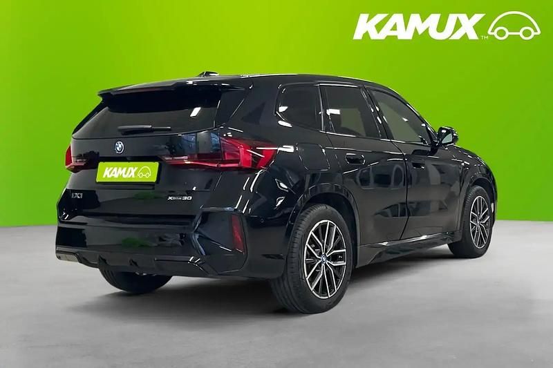 Käytetty BMW iX1 225 kW (306 HP) 2023 Musta Katumaasturi