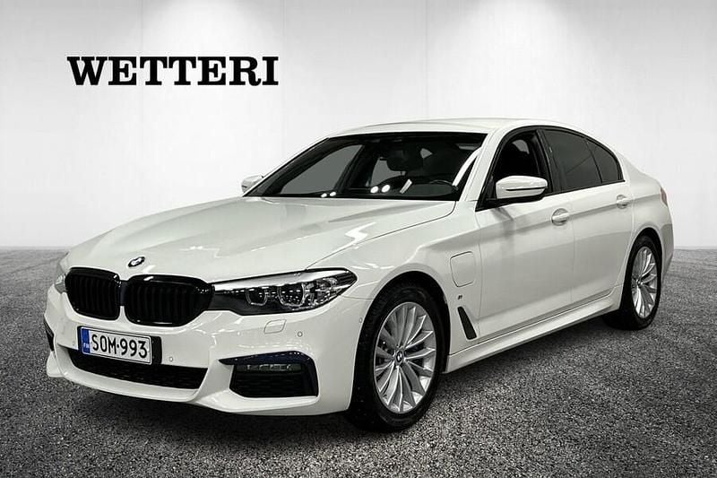 Valkoinen Käytetty 2019 BMW 530e M Sport Sedan | 28 990 € (Perustarjous) - Kuva 1/4