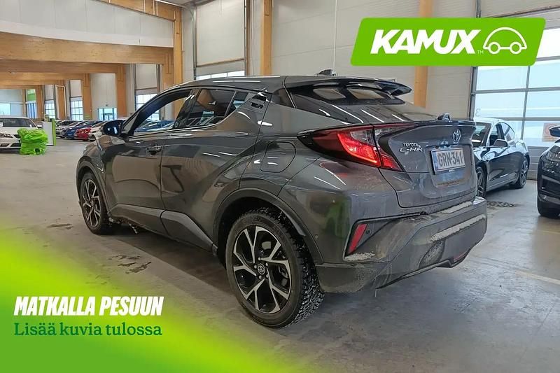 Käytetty Toyota C-HR Team 98 HP (72 kW) 2021 Hopea / harmaa Katumaasturi