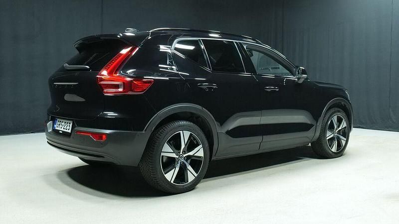 Käytetty Volvo EX40 Performance 325 kW (442 HP) 2025 Musta Katumaasturi