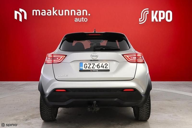 Käytetty Nissan Juke N-Connecta 114 HP (83 kW) 2021 Hopea Katumaasturi
