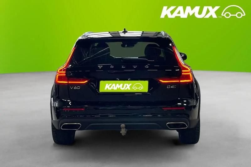 Käytetty Volvo V60 CC 190 HP (139 kW) 2019 Musta Farmari