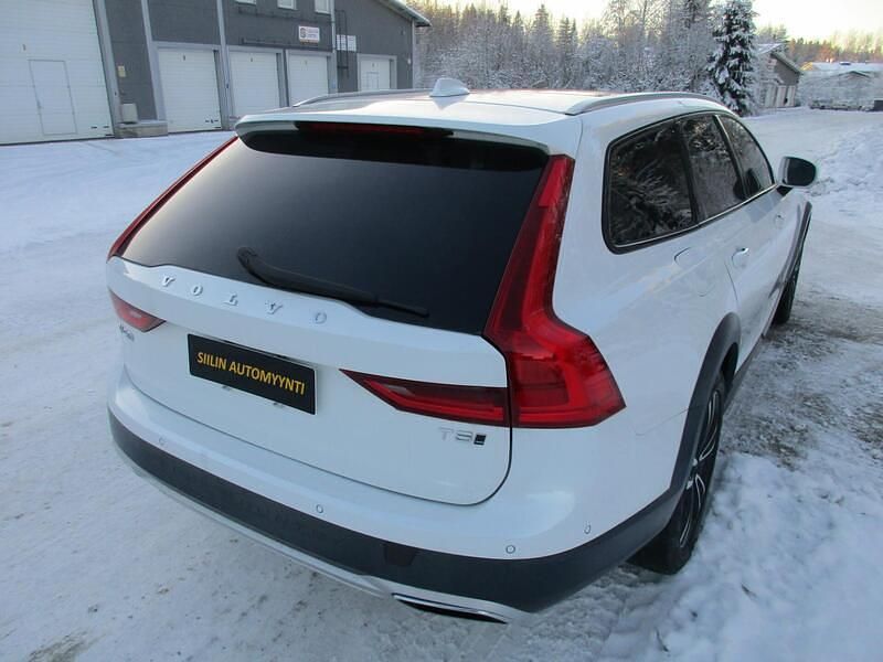 Käytetty Volvo V90 CC Momentum 250 HP (183 kW) 2018 Farmari